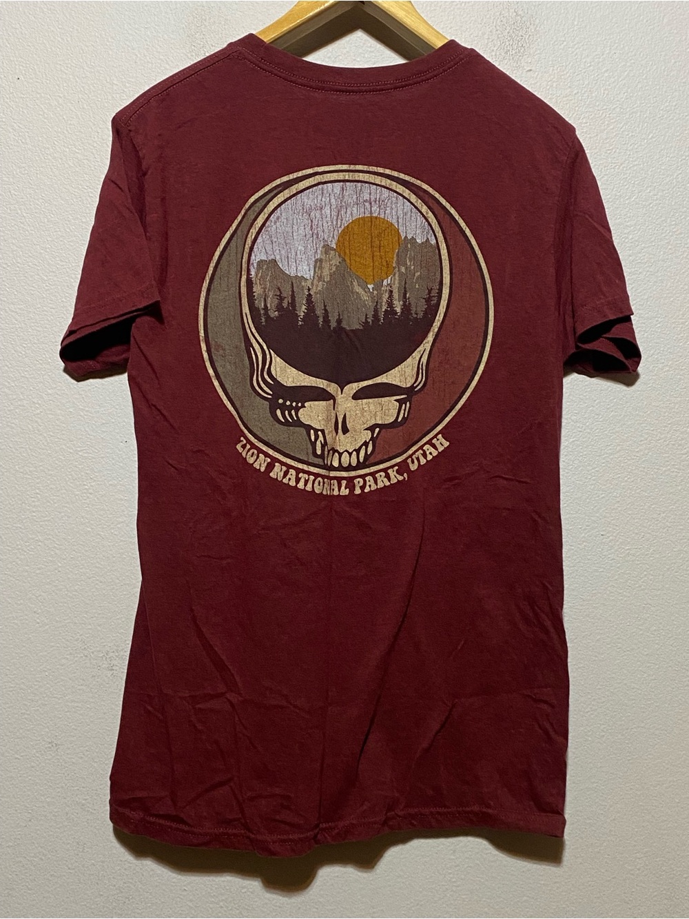 Zion National Park Utah T Shirt Adult Size Medium Maroon Short Sleeve